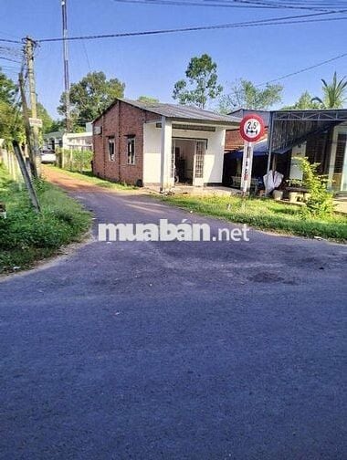 Cần bán nhà đất 2 mặt tiền, mặt tiền đường nhựa bên cạnh đường đất