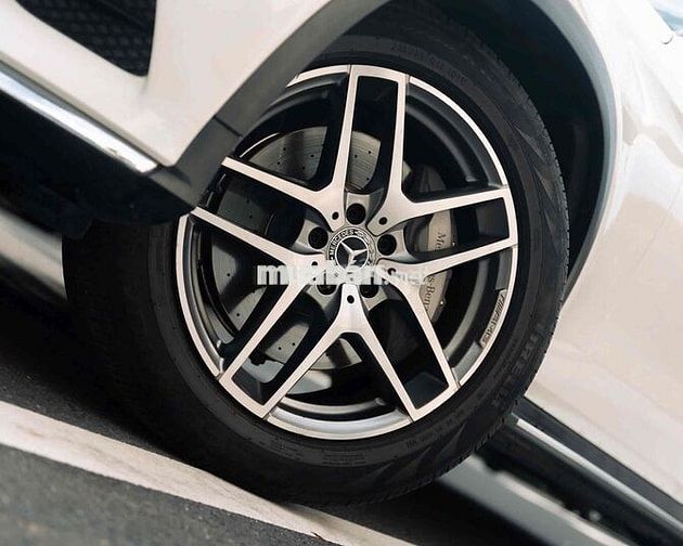 Mercedes GLC300 4Matic - ĐKLĐ 2020 - Trắng Đen