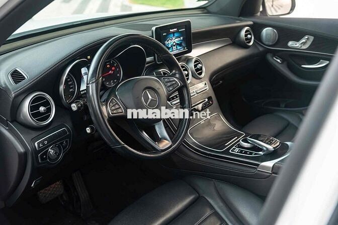 Mercedes GLC300 4Matic - ĐKLĐ 2020 - Trắng Đen