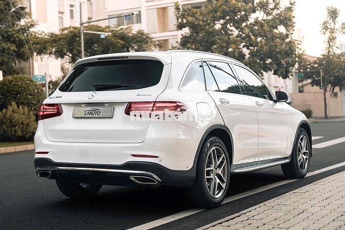 Mercedes GLC300 4Matic - ĐKLĐ 2020 - Trắng Đen