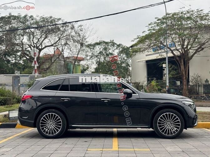 GLC 300 4Matic màu Đen/Đen Đăng ký lần đầu 9/2024