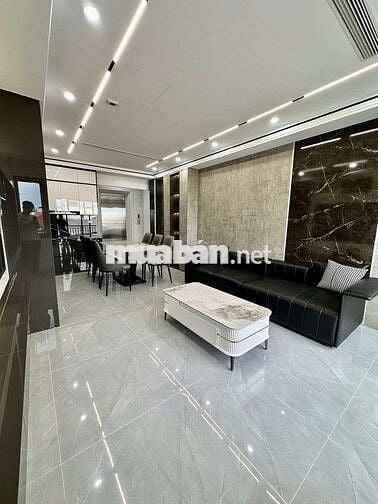 “Nhà phố Bồ Đề 42m², 7 tầng thang máy, gara ô tô, full nội thất”