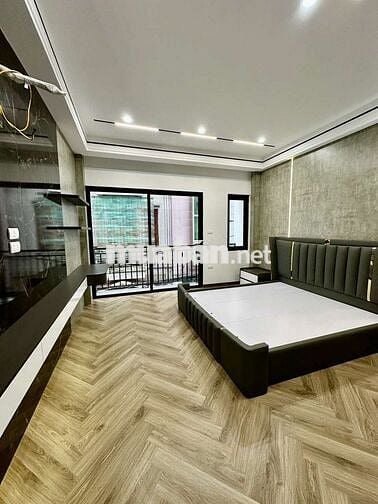 “Nhà phố Bồ Đề 42m², 7 tầng thang máy, gara ô tô, full nội thất”