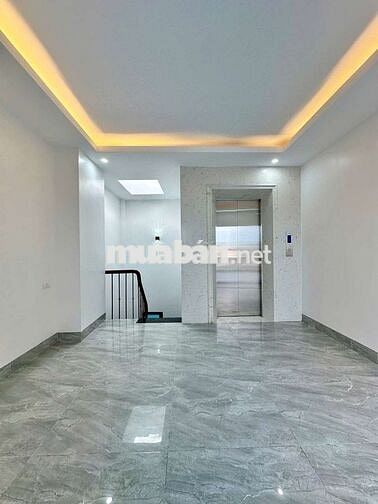 “Nhà phố Bồ Đề 42m², 7 tầng thang máy, gara ô tô, full nội thất”