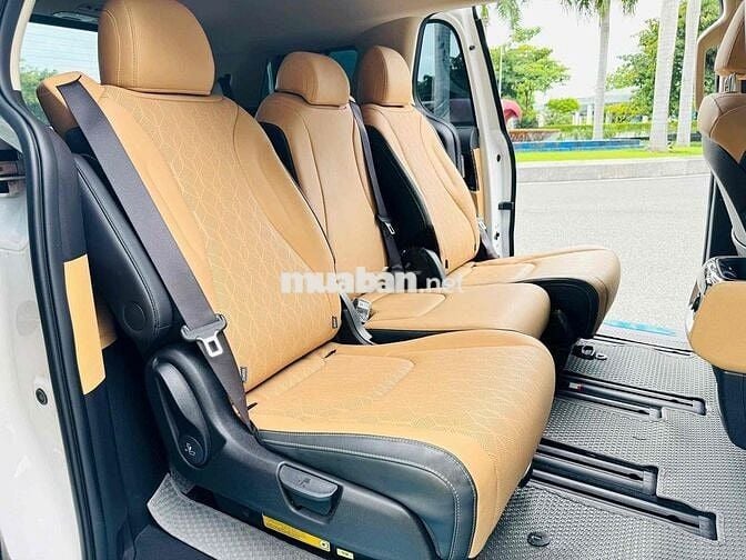 Kia Carnival Premium 2.2D 8S 2023 - Siêu Lướt