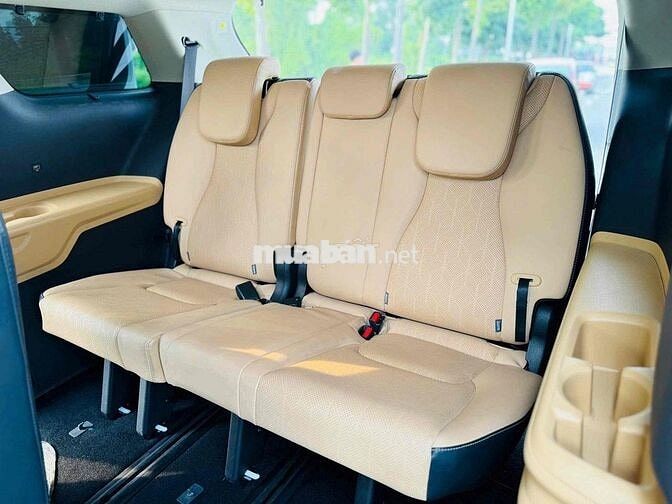 Kia Carnival Premium 2.2D 8S 2023 - Siêu Lướt