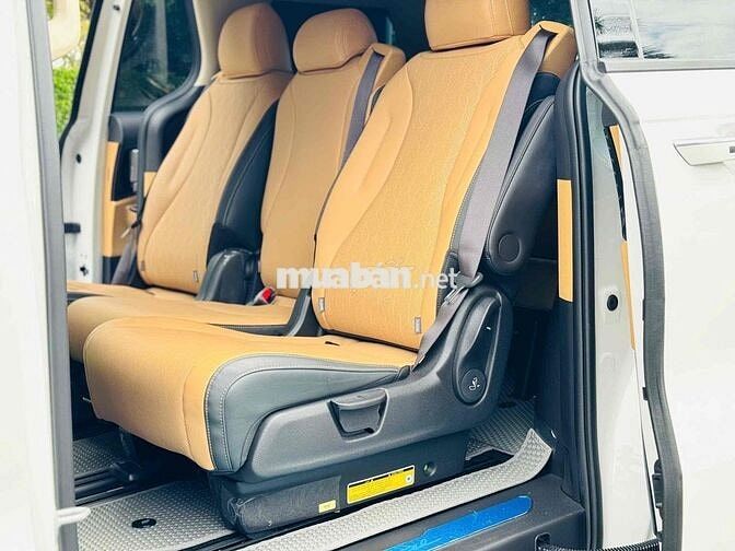 Kia Carnival Premium 2.2D 8S 2023 - Siêu Lướt