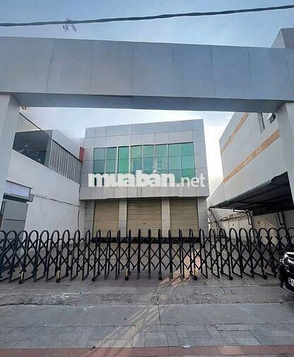 TÒA NHÀ TRỆT LẦU 520M2 SÀN,1350M2 KHUÔN VIÊN NGAY PHỐ NGÂN HÀNH TT TDM