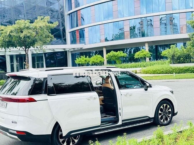 Kia Carnival Premium 2.2D 8S 2023 - Siêu Lướt