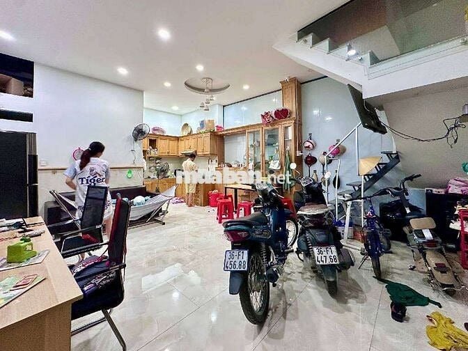 NHÀ MẶT TIỀN NHÁNH NGUYỄN VĂN QUÁ NGANG 10M KHỦNG
