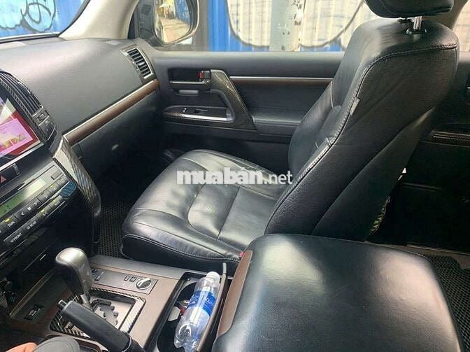 2014 VX 4.6 V8 - 373324 km