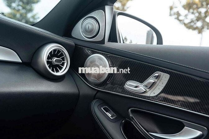 Mercedes C300 AMG - ĐKLĐ 2020 - Lên nhiều đồ chơi
