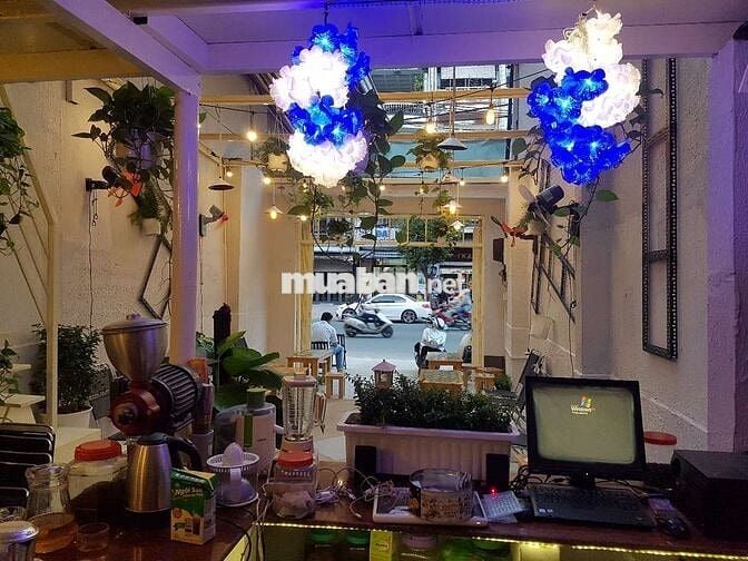 Cho thuê mặt bằng nguyên căn cấp 4 ngay ngã 4