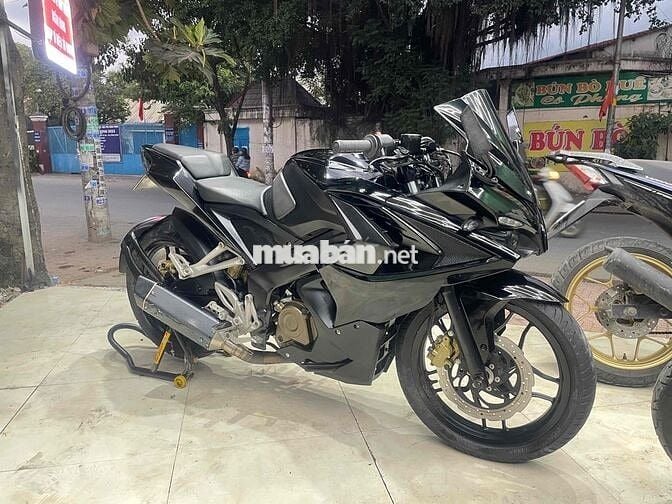 Kawasaki Bajaj Pulsar Rs200 biển số thành phố
