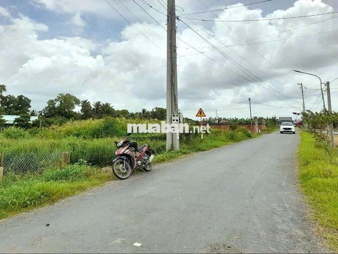 Hàng Vip, 377m2 đất thổ cư đường nhựa giá chỉ 1.29 tỷ