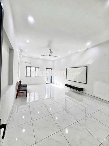 HỆ THỐNG CĂN HỘ MỚI - STUDIO/ FULL NỘI THẤT/ BANCOL Ở HỒNG BÀNG UEF