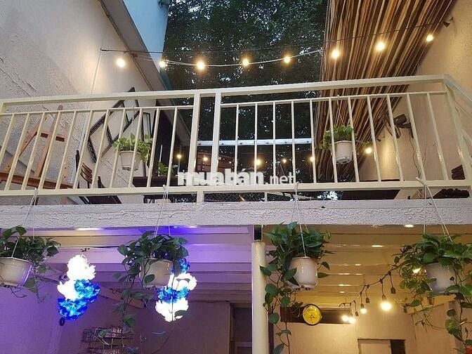 Cho thuê mặt bằng nguyên căn cấp 4 ngay ngã 4