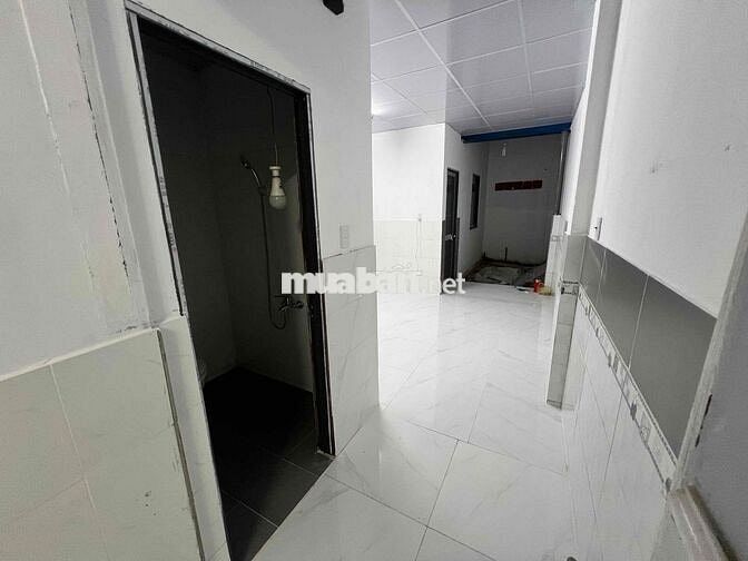 Nhà nguyên căn gần bv 512 3pn 4 toilet mặt tiền nhựa kinh doanh