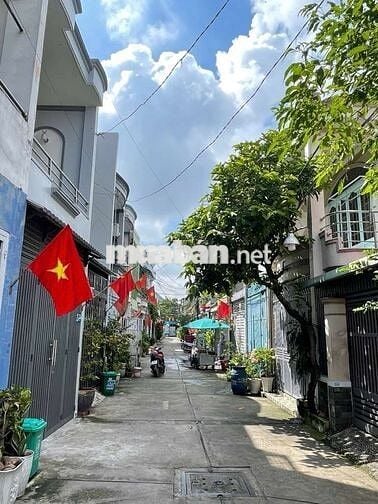 HẺM XE HƠI VÀI MÉT RA MT PHAN VĂN HỚN - NGANG 10 - 120M2 - HCĐ