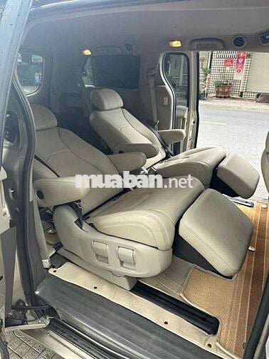 Toyota Sienna 2015 3.5LE màu vàng cát