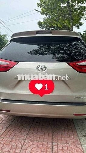 Toyota Sienna 2015 3.5LE màu vàng cát