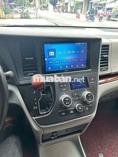 Toyota Sienna 2016 3.5LE màu trắng