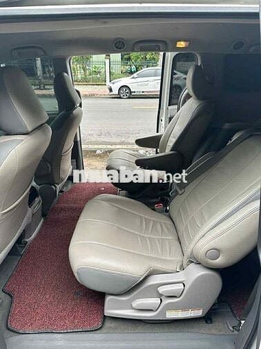 Toyota Sienna 2016 3.5LE màu trắng