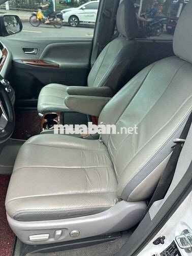 Toyota Sienna 2016 3.5LE màu trắng