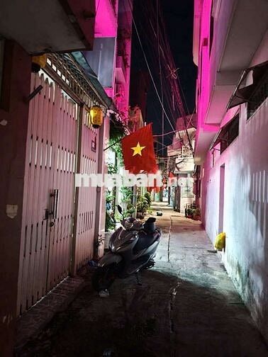 Bán Nhà Vị Trí Đẹp Bìa Hoàn công ngay chợ mới