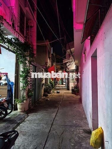 Bán Nhà Vị Trí Đẹp Bìa Hoàn công ngay chợ mới