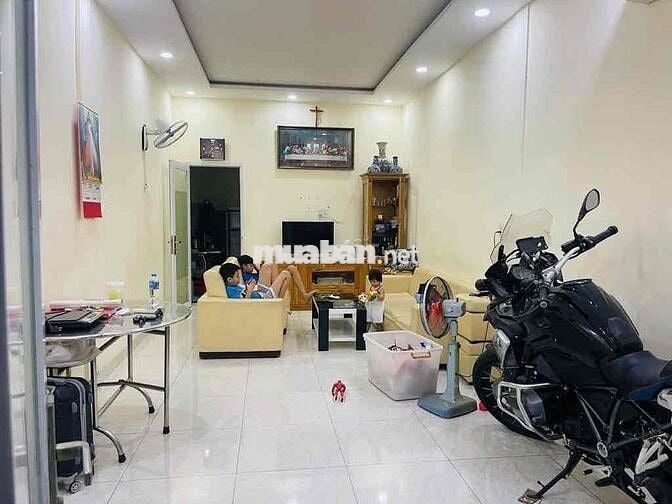 LẠC LONG QUÂN NGAY CHỢ TÂN BÌNH.DG CHO THUÊ 12Tr