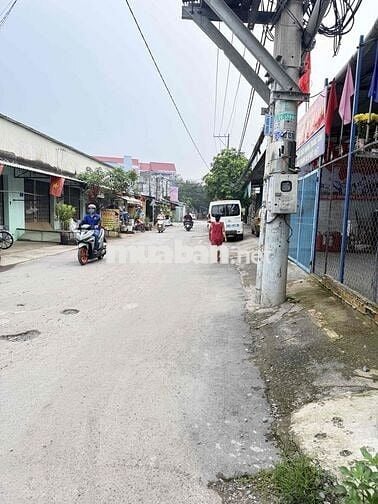 cho thuê kho 95m2 giá 5tr ngay ngã tư 4 mặt tiền chính chủ k trung gia