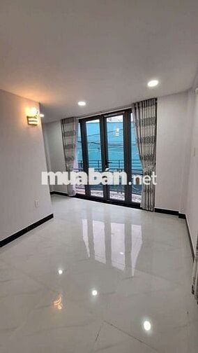 NHÀ MỚI ĐẸP 3 TẦNG HOÀI THANH QUẬN 8
Hiếm có 5PN Sân rộng trước nhà