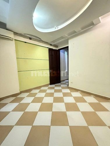 Trung kính phân lô, gần mặt phố, ô tô thông, sổ vuông đét A4 Plus, 
