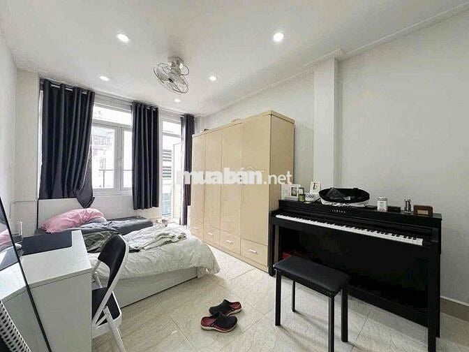 phòng cho thuê ban công thoáng máy giặt riêng ngay Quận 10 DH Hoa Sen