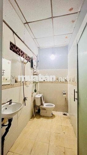 NHÀ RỘNG. 4,5*30. CẤP 4 : 2PN. WC. SÂN TRƯỚC. SÂN SAU