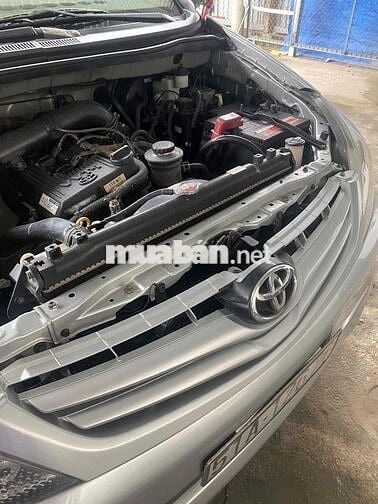Toyota Innova 2011 G - 123456 km