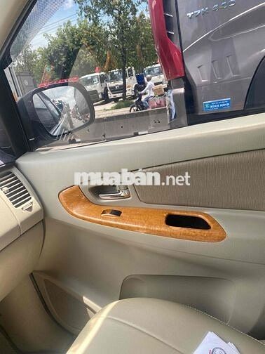 Toyota Innova 2011 G - 123456 km