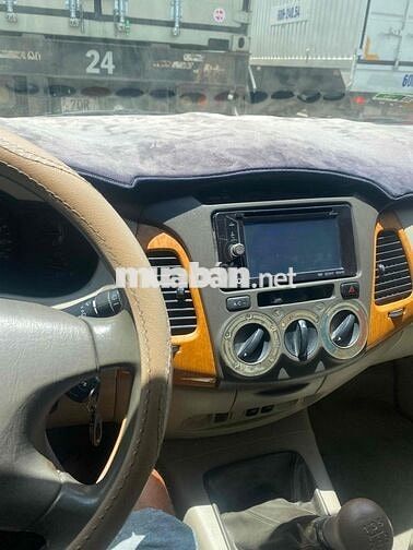 Toyota Innova 2011 G - 123456 km