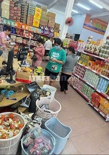 Cửa hàng Thúy Hồng tuyển gấp 3 nhân viên bán hàng, 1 tạp vụ