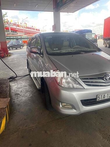 Toyota Innova 2011 G - 123456 km
