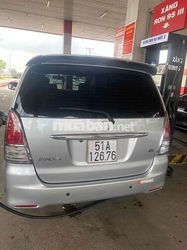Toyota Innova 2011 G - 123456 km