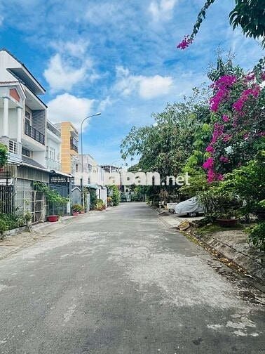 CHO THUÊ NHÀ 2 LẦU 4PN KDC XÂY DỰNG GIÁP NAM LONG SẴN NỘI THẤT 10TR
