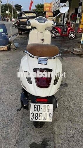 vespa sprint biển 60