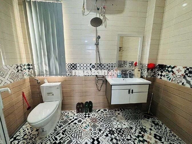 Villa Sân Vườn Giữa TTTP
- Giá Chỉ 3.x Tỷ-DTSD : 104m2-D.Tiền 12tr/th