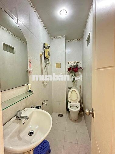cho thuê phòng ban công lớn máy giặt riêng ngay trung tâm Q1 DH Mở