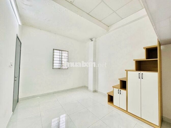 Phòng duplex 32m² – gần chợ Hoàng Hoa Thám, ngay trục Cộng Hòa