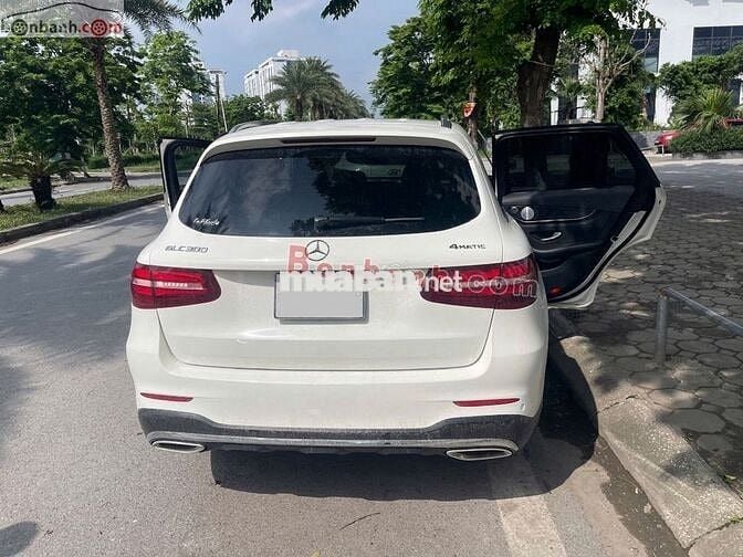 Mercedes Benz GLC300
