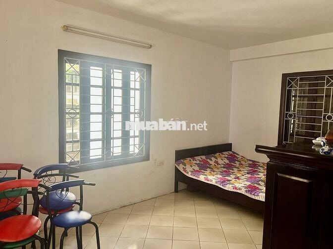 Cho thuê nhà biệt thự 3 mặt thoáng, phố Lâm Du, đầu cầu Chương Dương