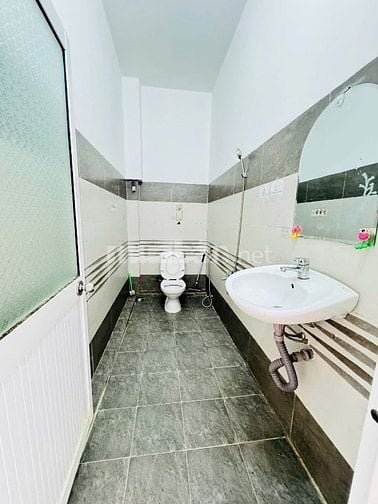 840tr sang tên nhà gần chợ,đường xe hơi,sổ hồng riêng